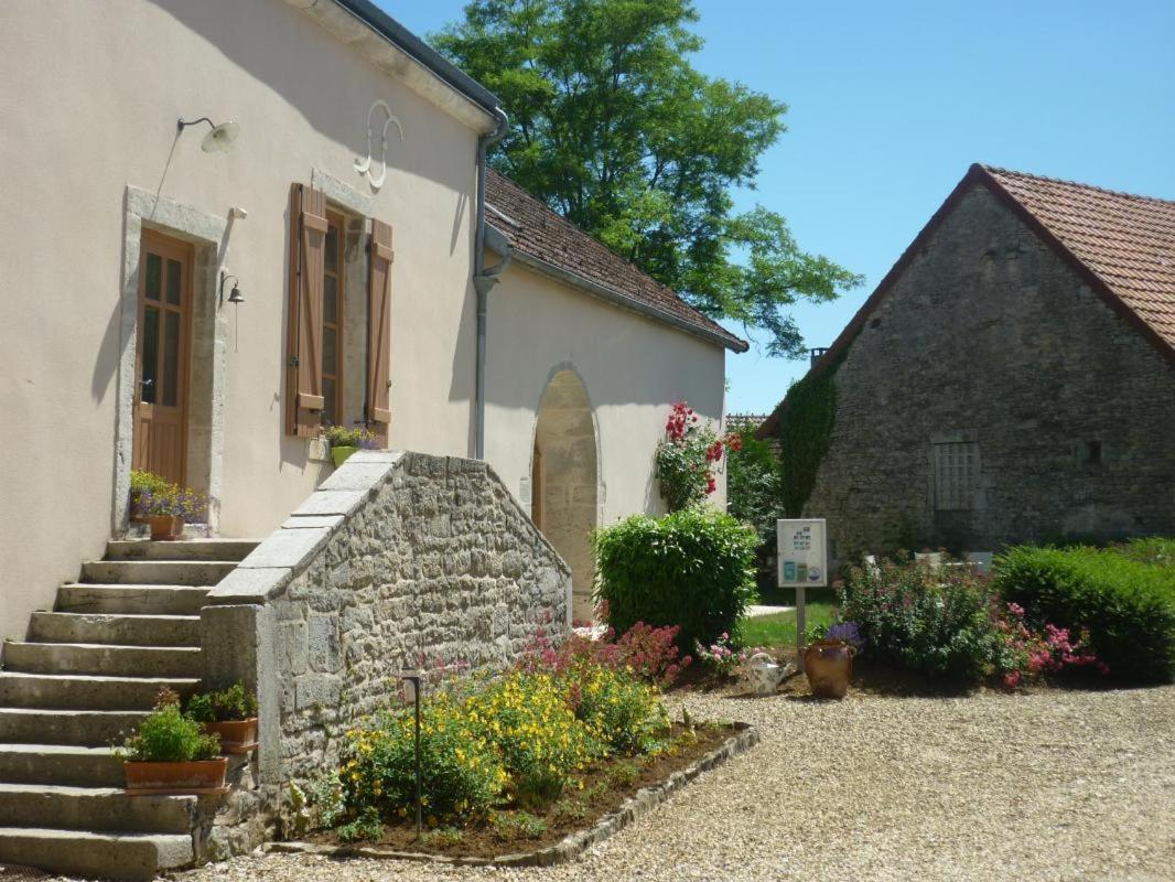 Ferme Du Pigeonnier Bed & Breakfast Montceau-et-Echarnant Exterior photo